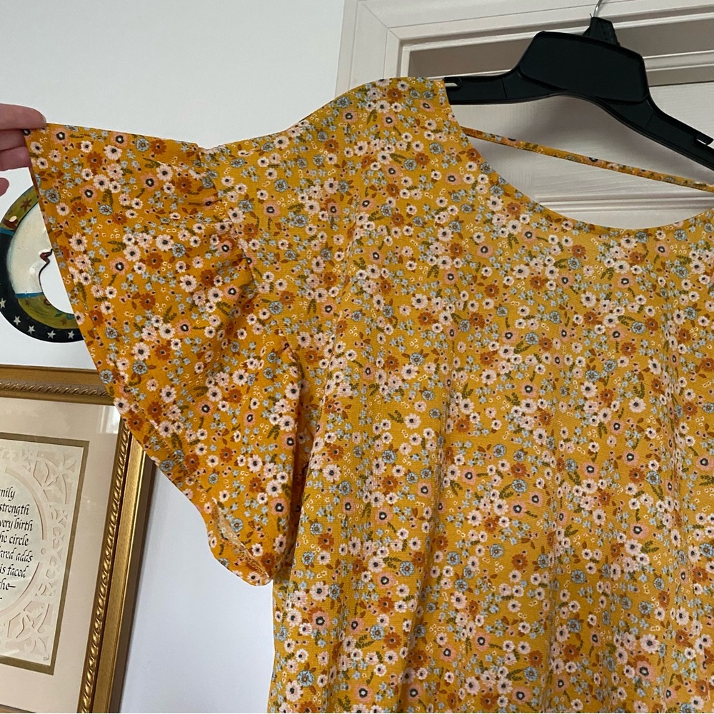 Full Circle Trends size large yellow floral top - Picture 4 of 8